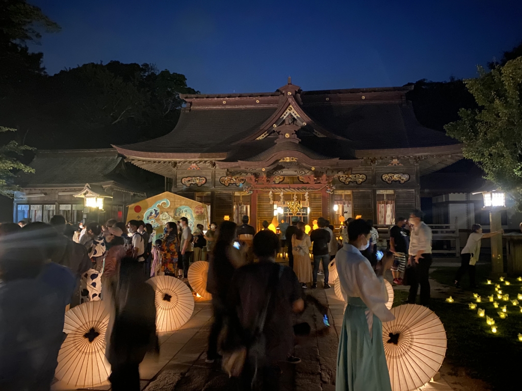 うみまち照らすin大洗磯前神社 夜 の大洗の幻想的空間 Arise Gift 茨城県大洗町の お取り寄せギフト と 町の声 をお届け